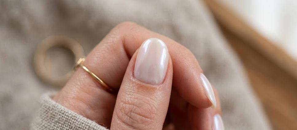 Nail Trends Summer 2026: Chrome, Glazed Milk & the Russian Manicure Explained